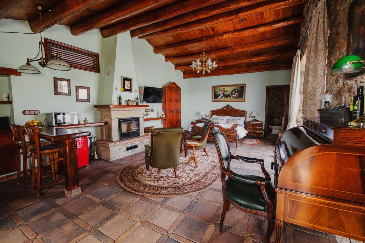 بيغيس Masia Can Viver - Olive Oil Tourism B&B المظهر الخارجي الصورة