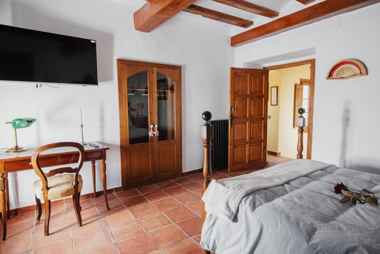 بيغيس Masia Can Viver - Olive Oil Tourism B&B المظهر الخارجي الصورة