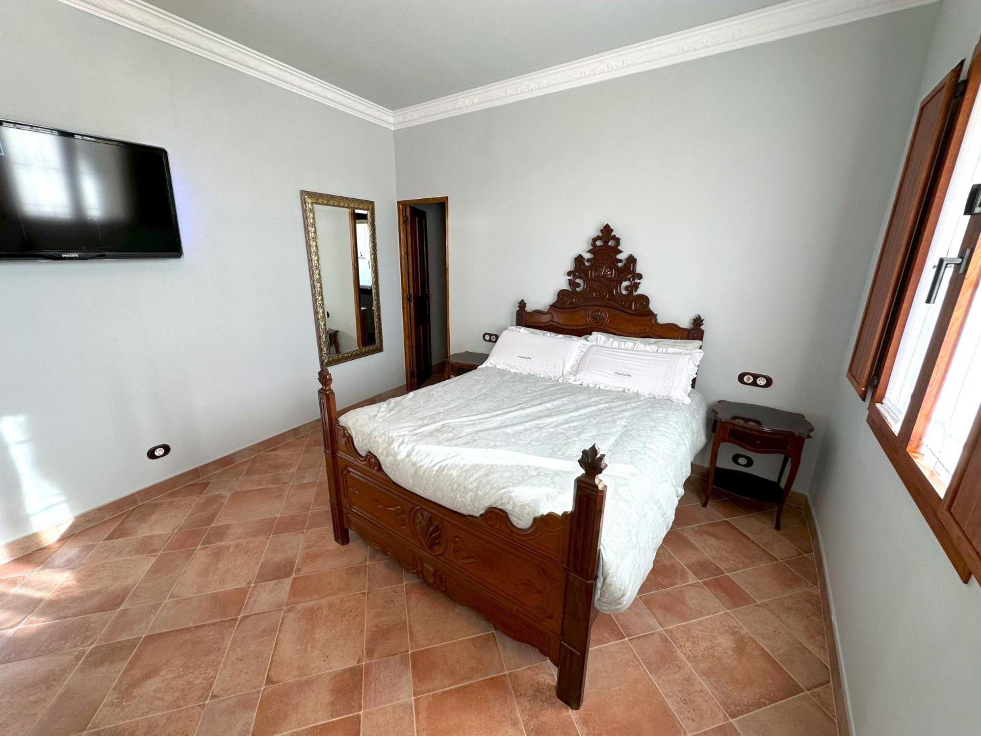 بيغيس Masia Can Viver - Olive Oil Tourism B&B الغرفة الصورة