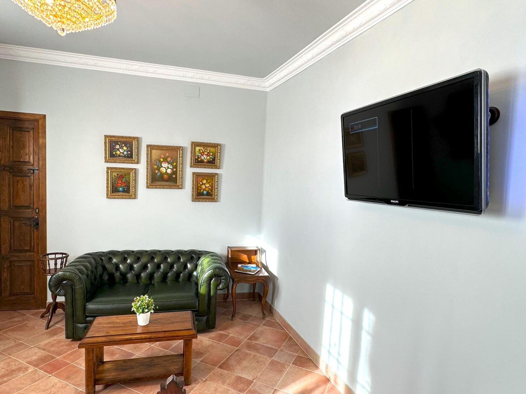 بيغيس Masia Can Viver - Olive Oil Tourism B&B الغرفة الصورة