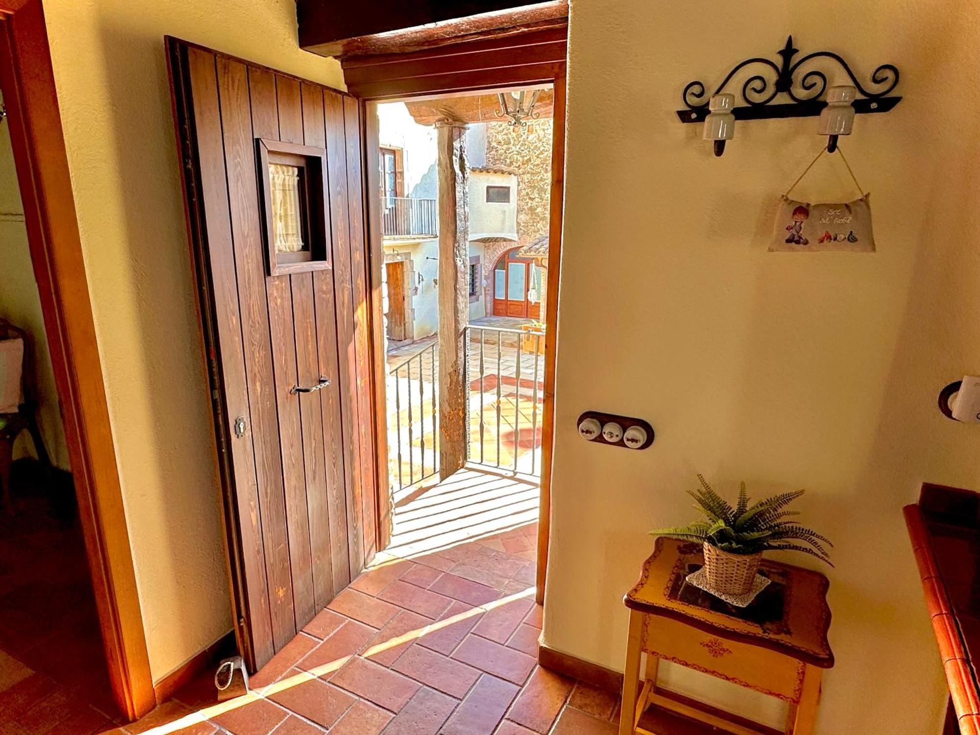 بيغيس Masia Can Viver - Olive Oil Tourism B&B الغرفة الصورة