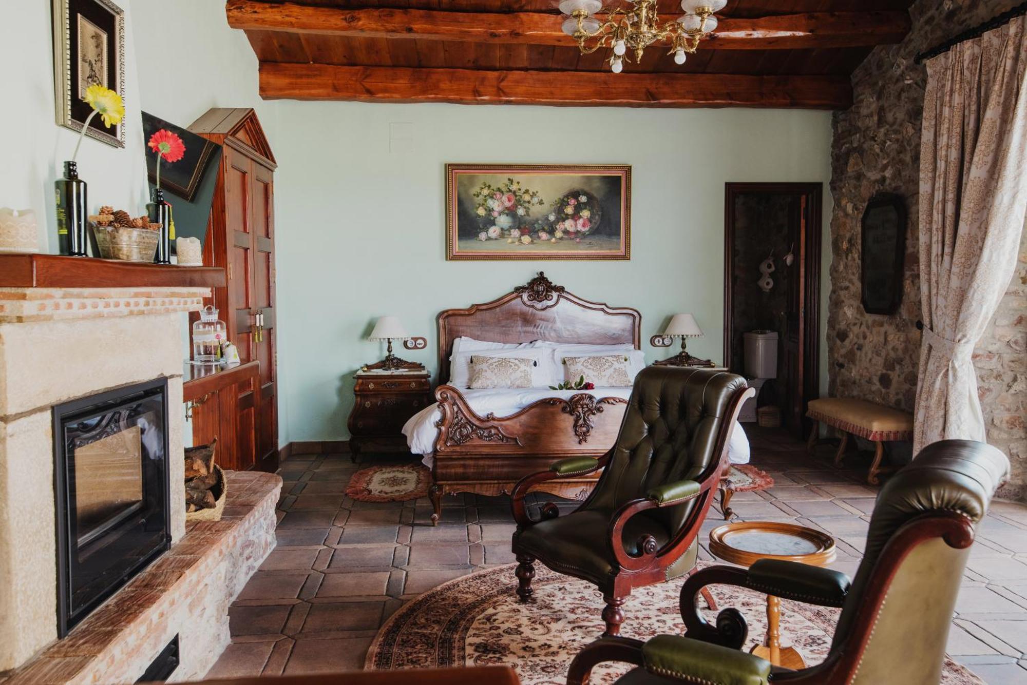 بيغيس Masia Can Viver - Olive Oil Tourism B&B الغرفة الصورة