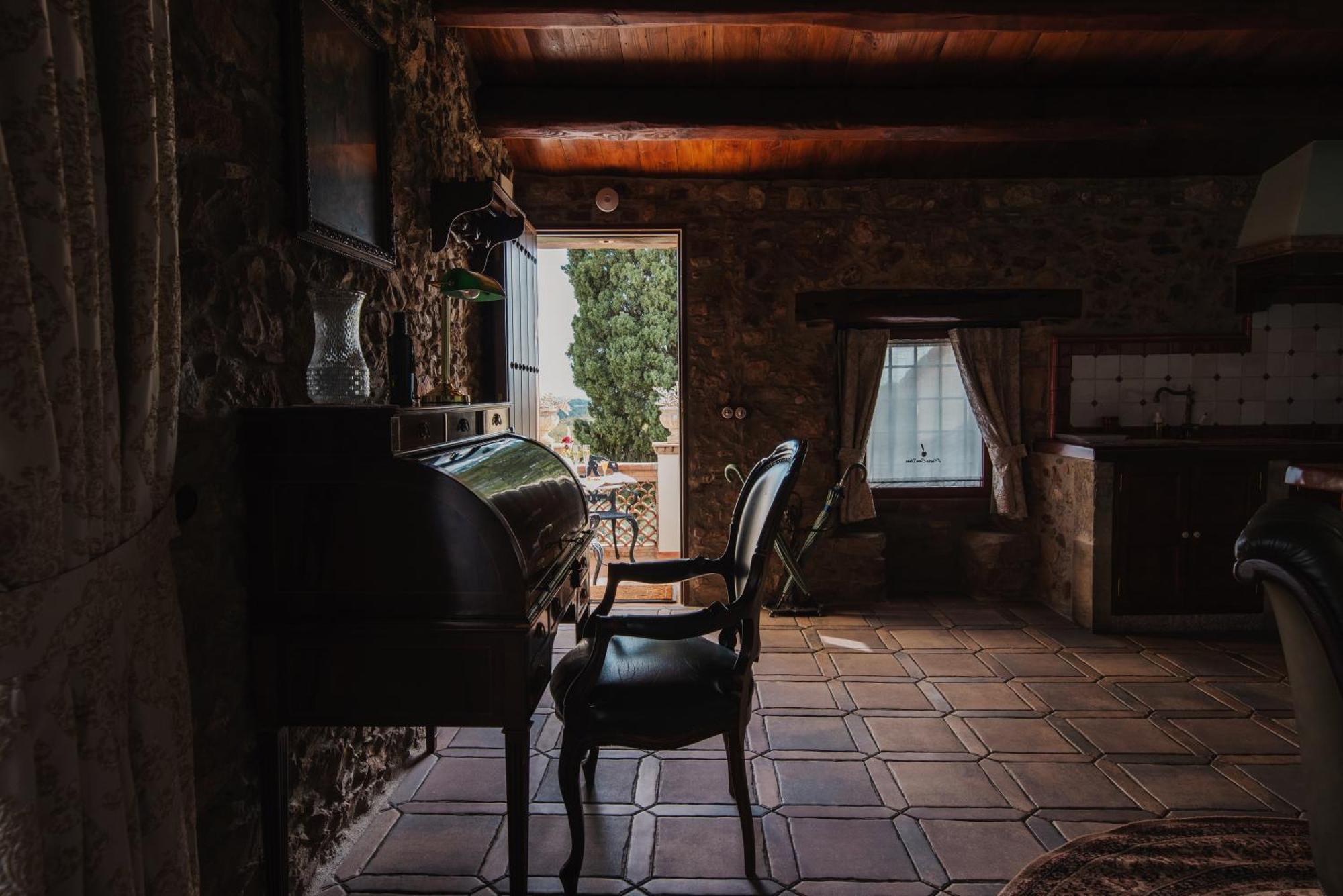 بيغيس Masia Can Viver - Olive Oil Tourism B&B الغرفة الصورة